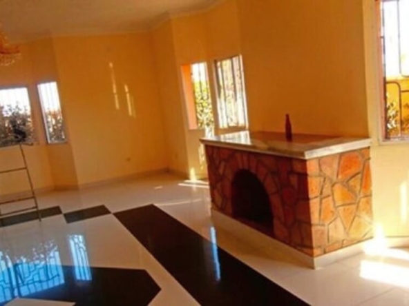 House for sale in Sembel